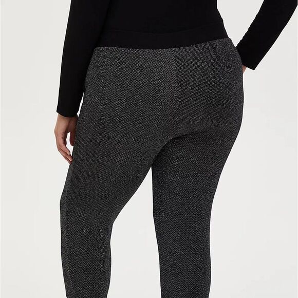 🆕 Torrid Relaxed Fit Jogger - Shimmer Black Plus 4X - Picture 2 of 5